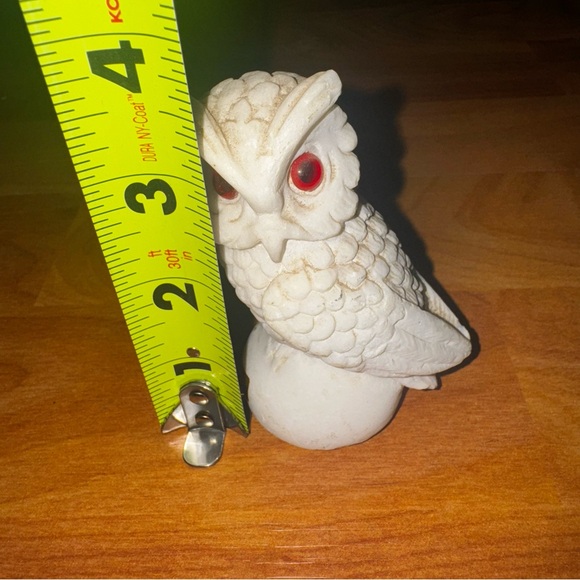 Gorgeous Vtg Alabaster Great Horned Owl With Bright Red Eyes Statue Paperweight - Picture 8 of 9
